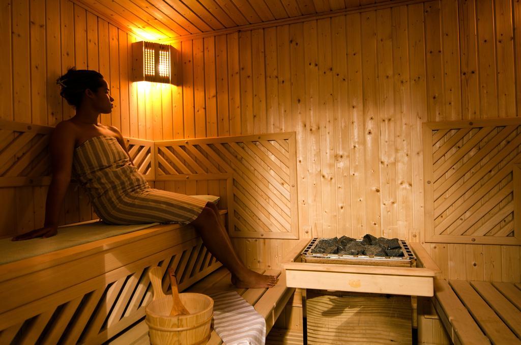 Tigmiza Boutique Hotel & Spa Ouled Jelal Eksteriør billede A woman in a sauna